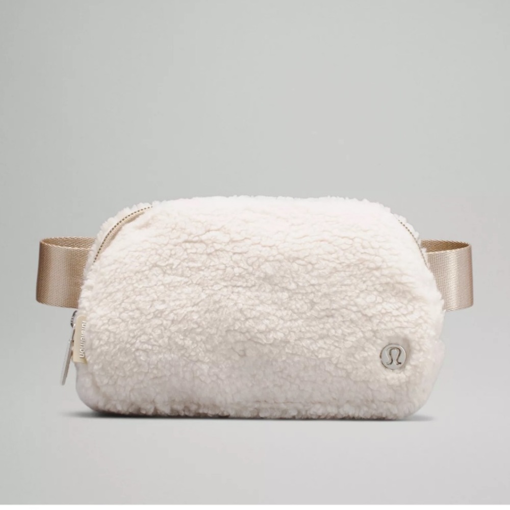Lululemon Everywhere Fleece Belt Bag	
Natural Ivory/Trench